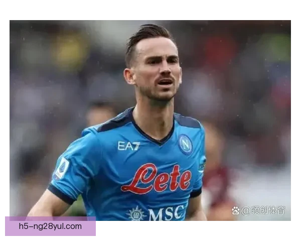 佛罗伦萨租买签下中场法比安